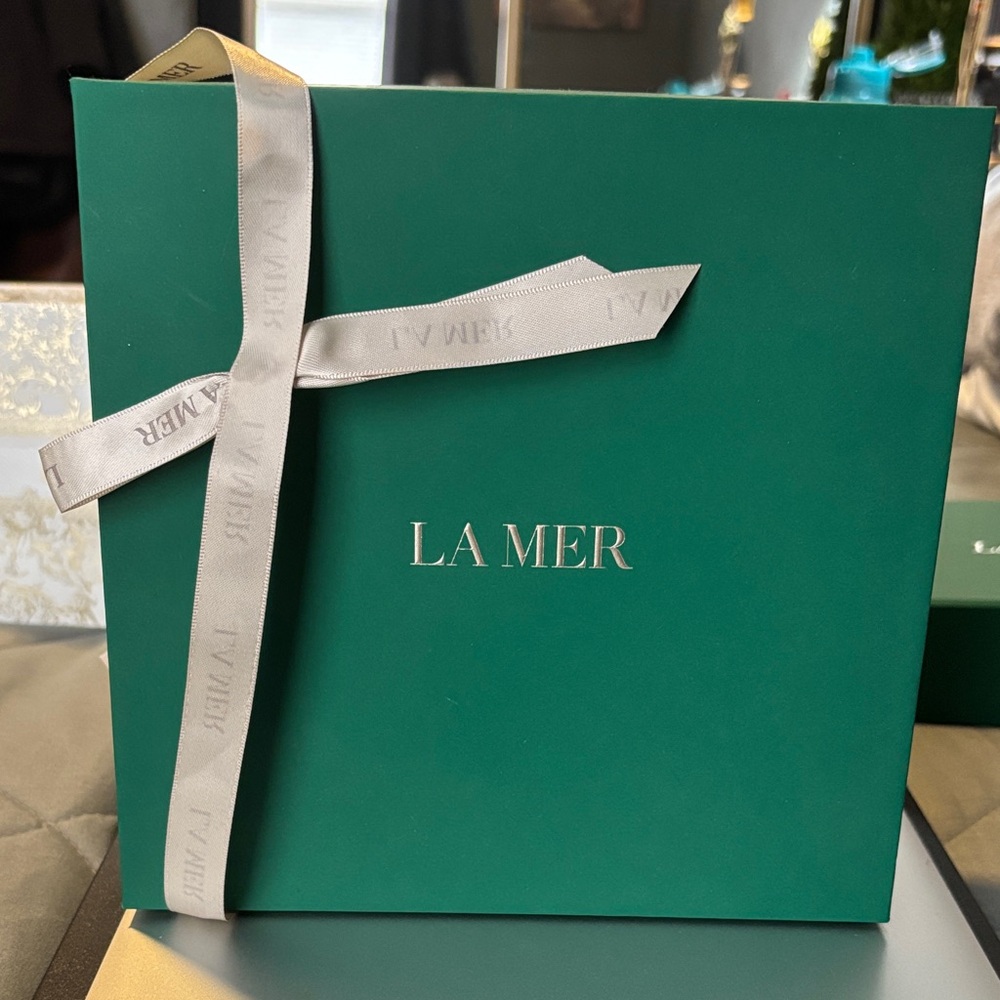 La Mer Teal Box with Silver Ribbon